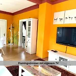 Prázdninový dům Of Africa - Einzigartige Themenzimmer, Eingezaeunten Garten, Sauna, Whirlpool & Kamin, Hunde Willkommen, Gasgrill, Voll Ausgestattete Kueche, Grosser Essbereich, Hamburg & Stade In Der Naehe *