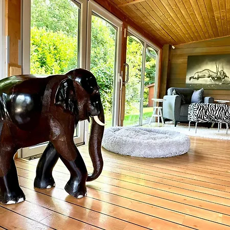 بيت للعطل Of Africa - Einzigartige Themenzimmer, Eingezaeunten Garten, Sauna, Whirlpool & Kamin, Hunde Willkommen, Gasgrill, Voll Ausgestattete Kueche, Grosser Essbereich, Hamburg & Stade In Der Naehe Hollern-Twielenfleth