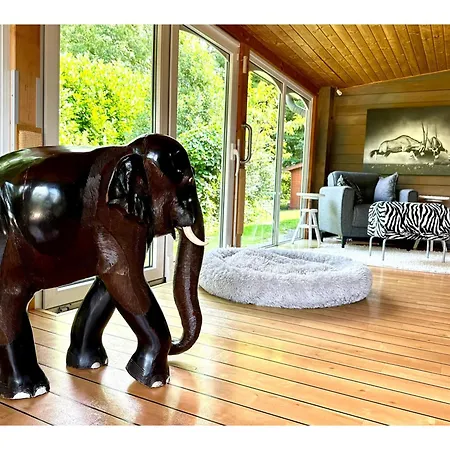 Of Africa - Einzigartige Themenzimmer, Eingezaeunten Garten, Sauna, Whirlpool & Kamin, Hunde Willkommen, Gasgrill, Voll Ausgestattete Kueche, Grosser Essbereich, Hamburg & Stade In Der Naehe Сasa de vacaciones *
